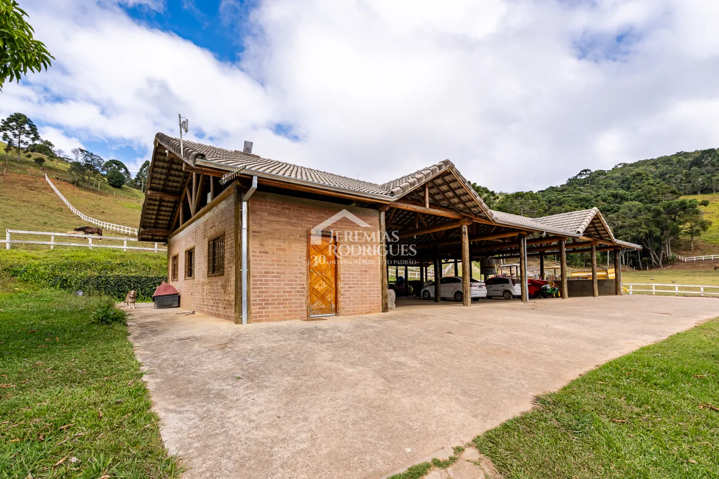 Fazenda com 2.904.000 m² - Sapucaí-Mirim - MG