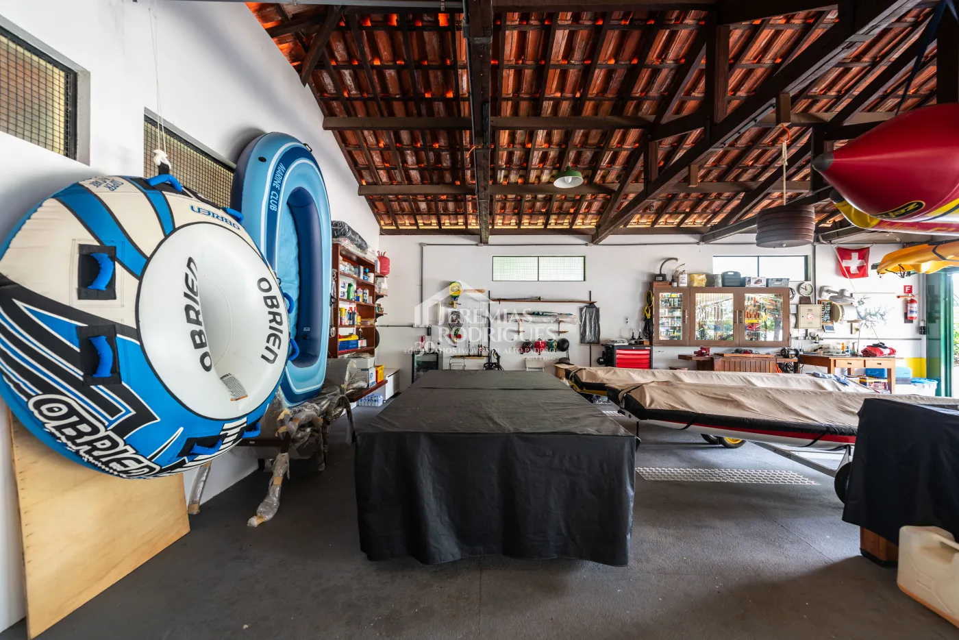 Sitio com 9 suítes, 2.600 m² - Piracaia/SP.