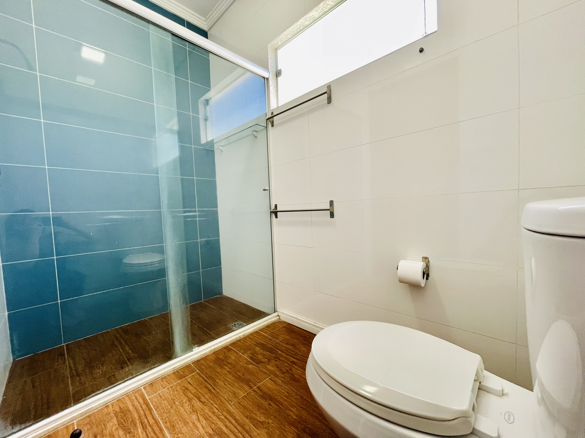 Casa à venda com 3 suítes no Condomínio Campos do Conde II em Tremembé/SP.