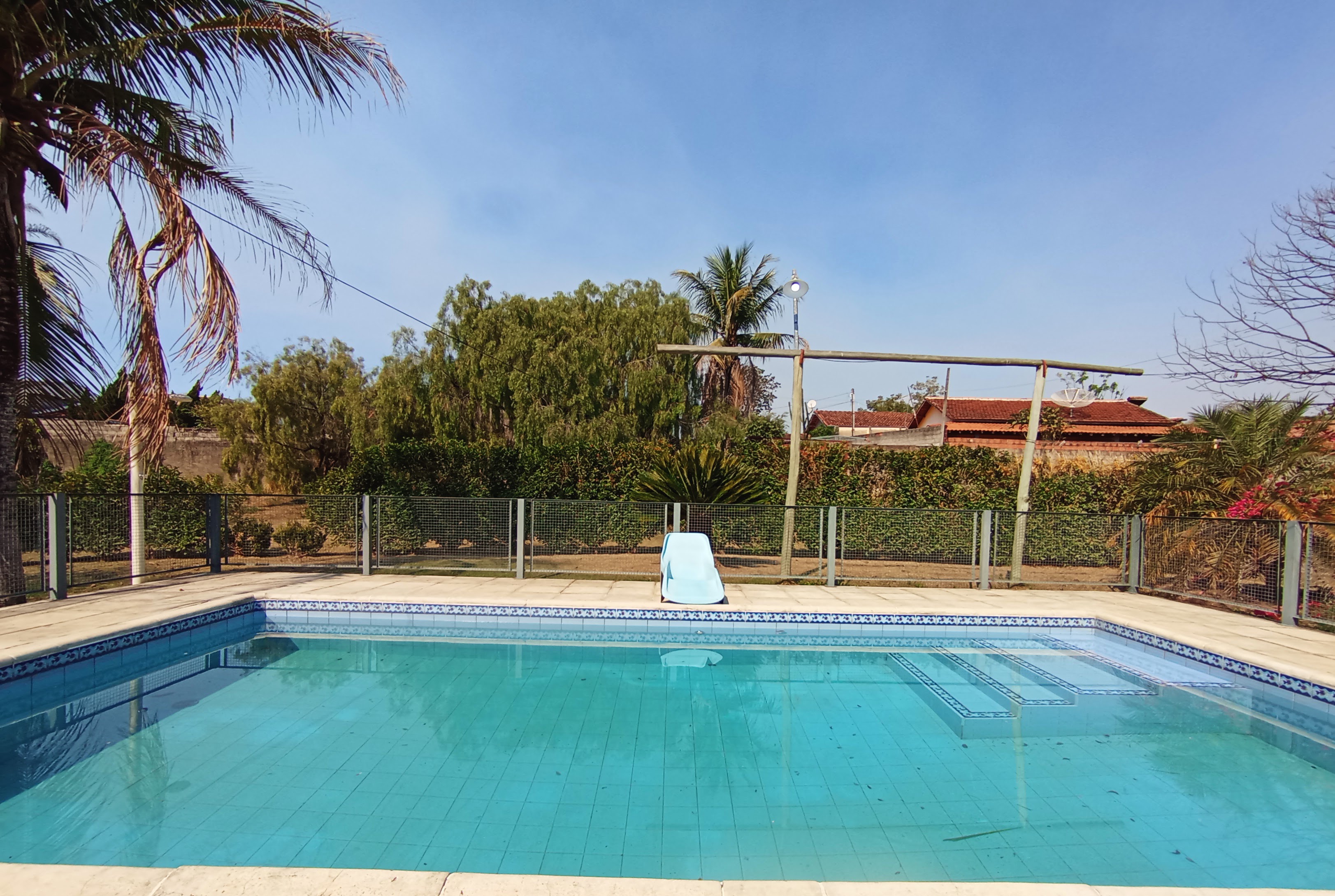 Chácara para venda e locação com 3 dormitórios no bairro Santana em Pindamonhangaba/SP.