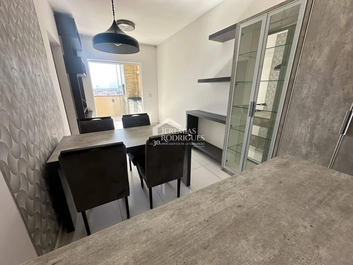 Apartamento para locação com 2 dormitórios, 69 m² - Edifício Embaúba - Pindamonhangaba/SP.