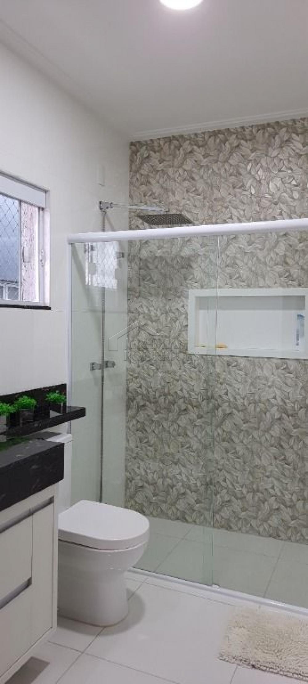 Casa à venda com 3 suítes no Condomínio Parque das Araucárias em Tremembé/SP.