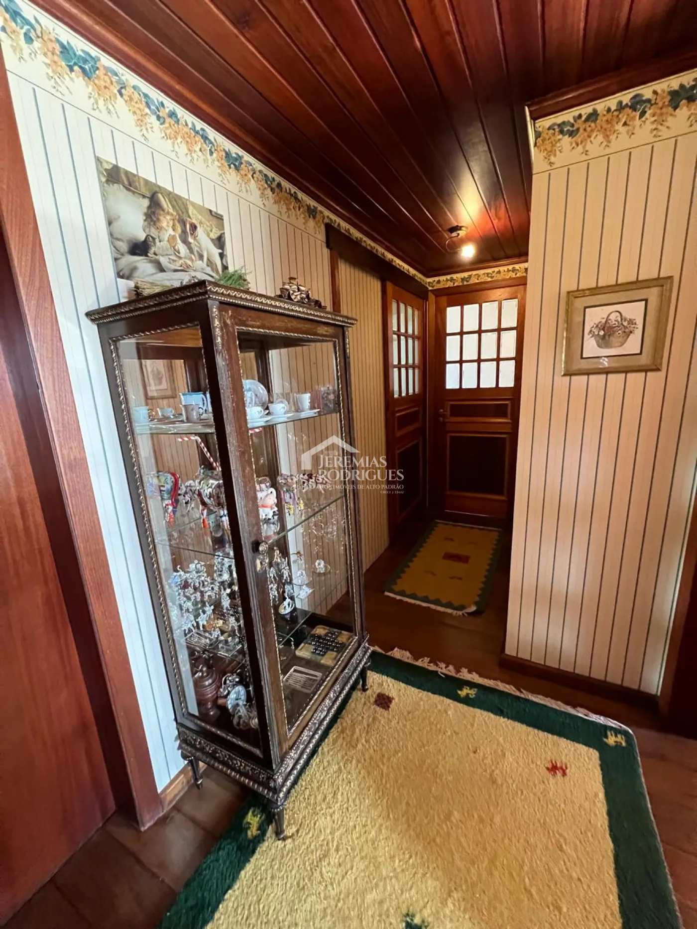 Apartamento à venda com 4 dormitórios, 324m² no Condomínio Le Bourg Saint Maurice em Campos do Jordão/SP.