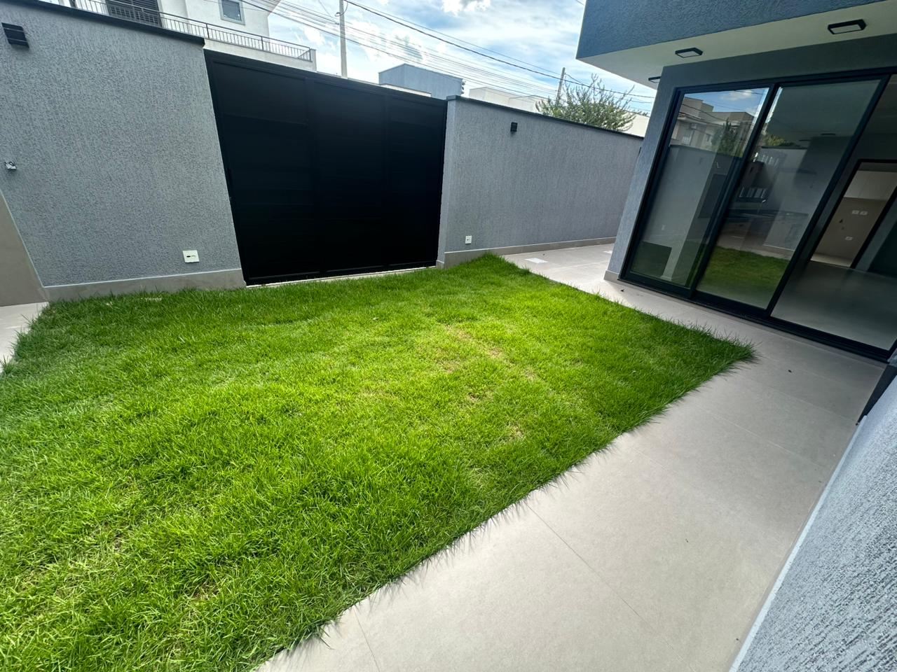 Casa para venda e locação com 3 dormitórios no Condomínio Pinheiros em Tremembé/SP. 