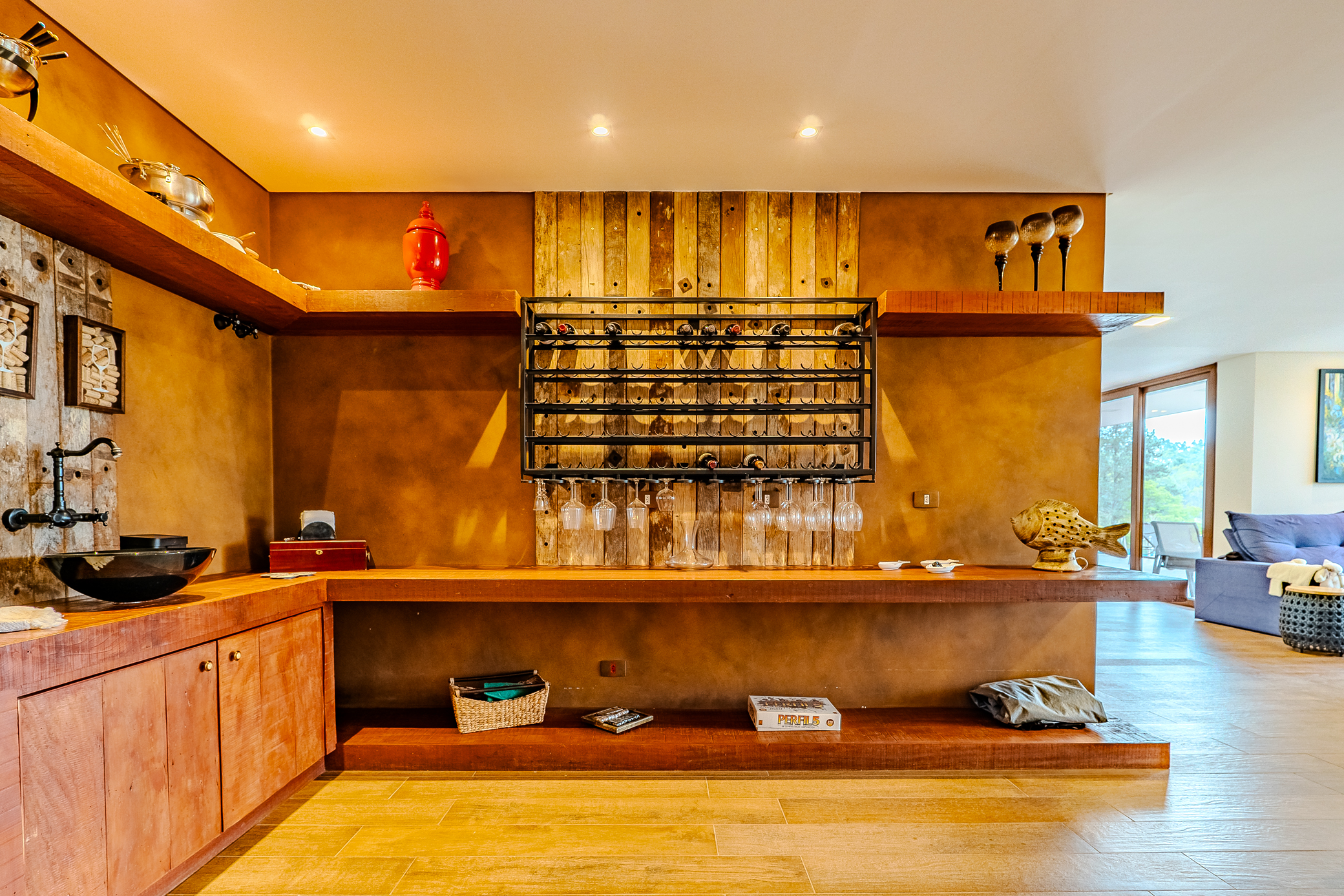 Casa à venda com com 5 suítes no Condomínio Country Club em Santo Antônio do Pinhal/SP. 