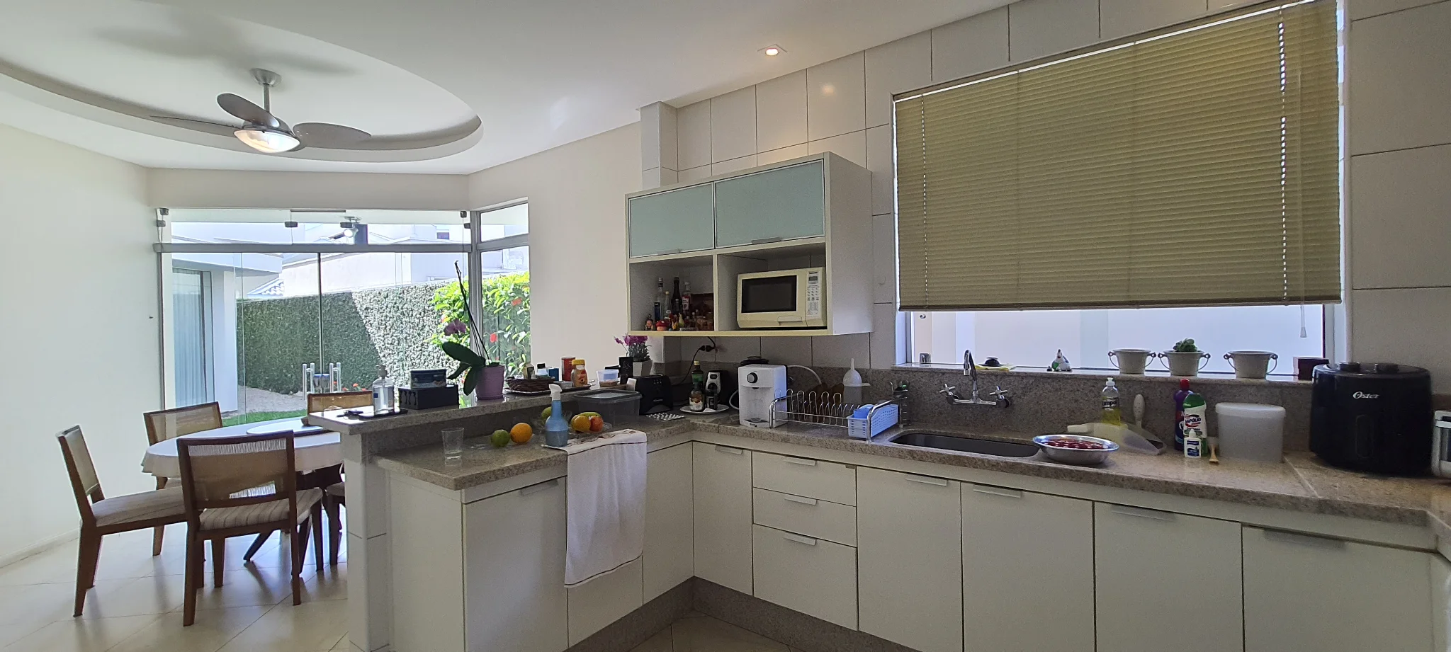 Casa à venda com 3 suítes no Condomínio Taubaté Village em Taubaté/SP