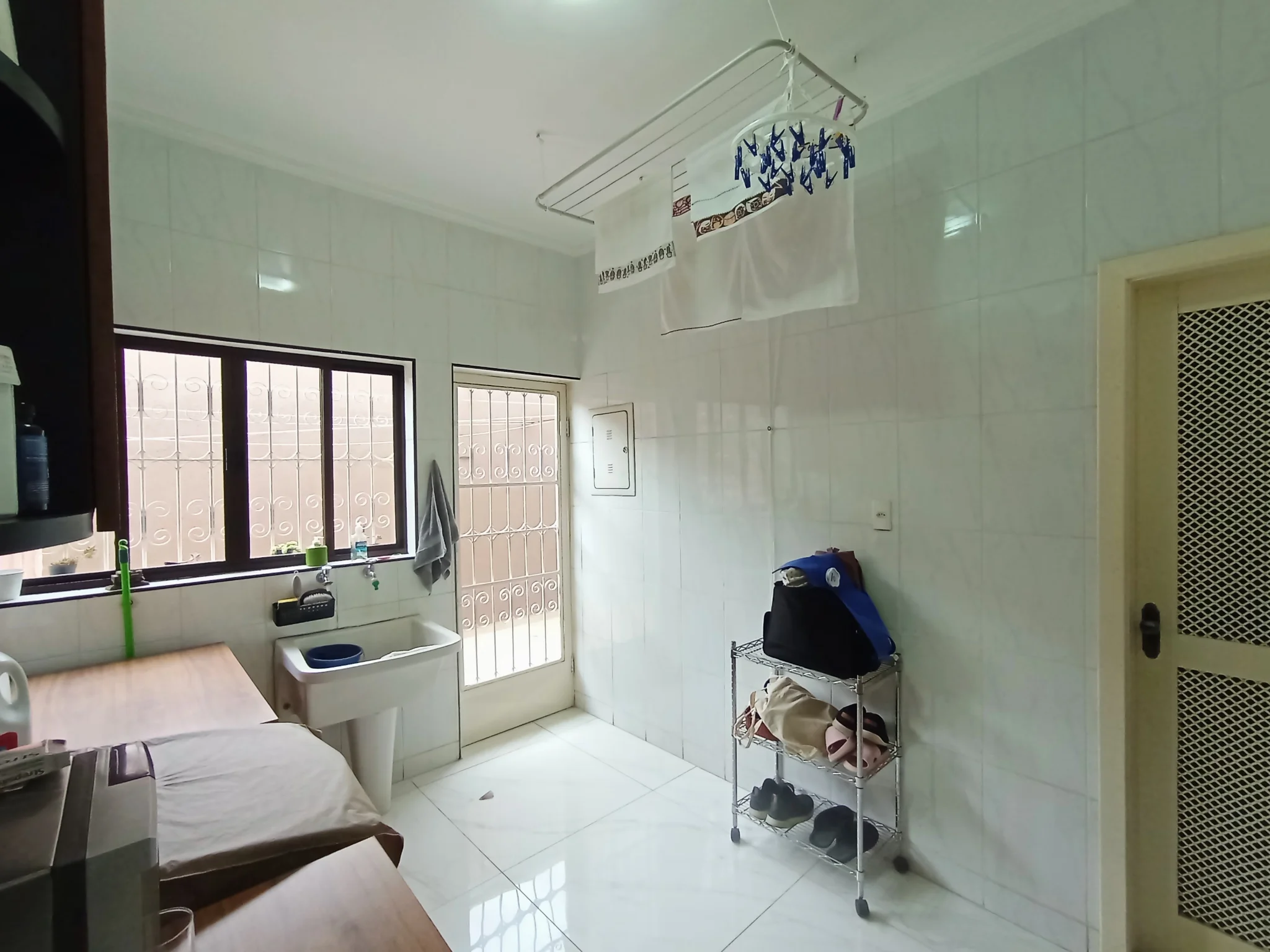 Casa à venda com 4 dormitórios no Residencial Doutor Lessa em Pindamonhangaba/SP. 