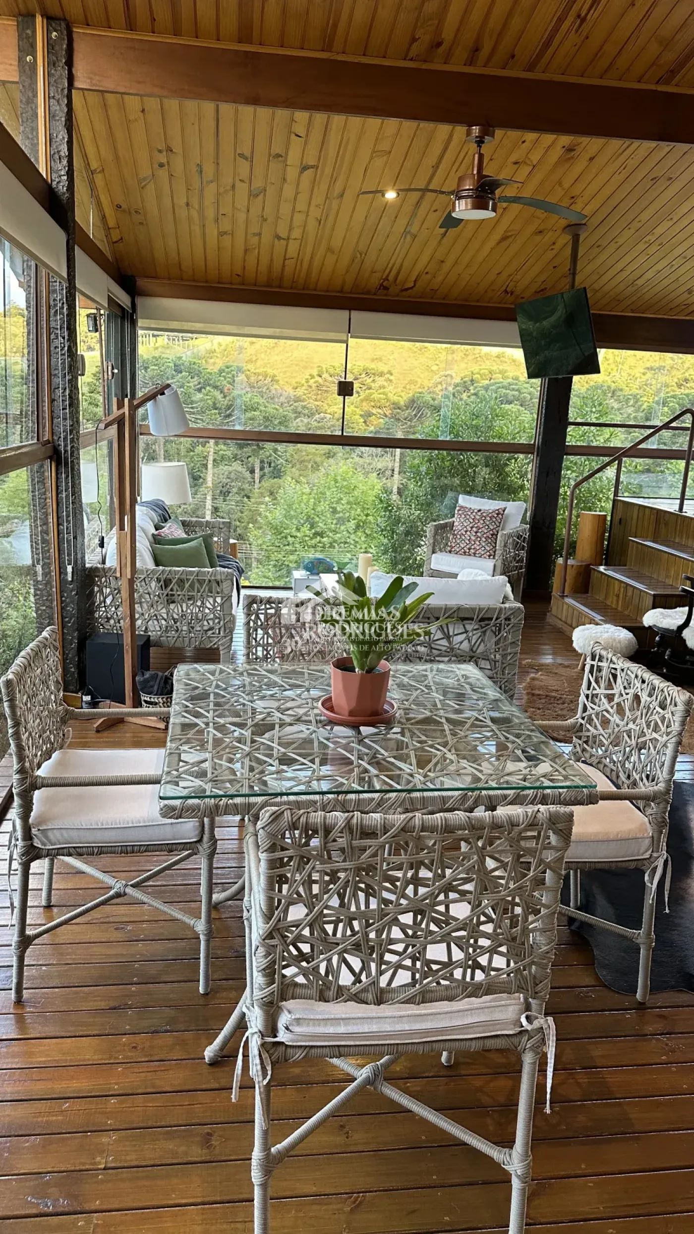 Casa à venda com 5 suítes no bairro Nova Capivari em Campos do Jordão/SP