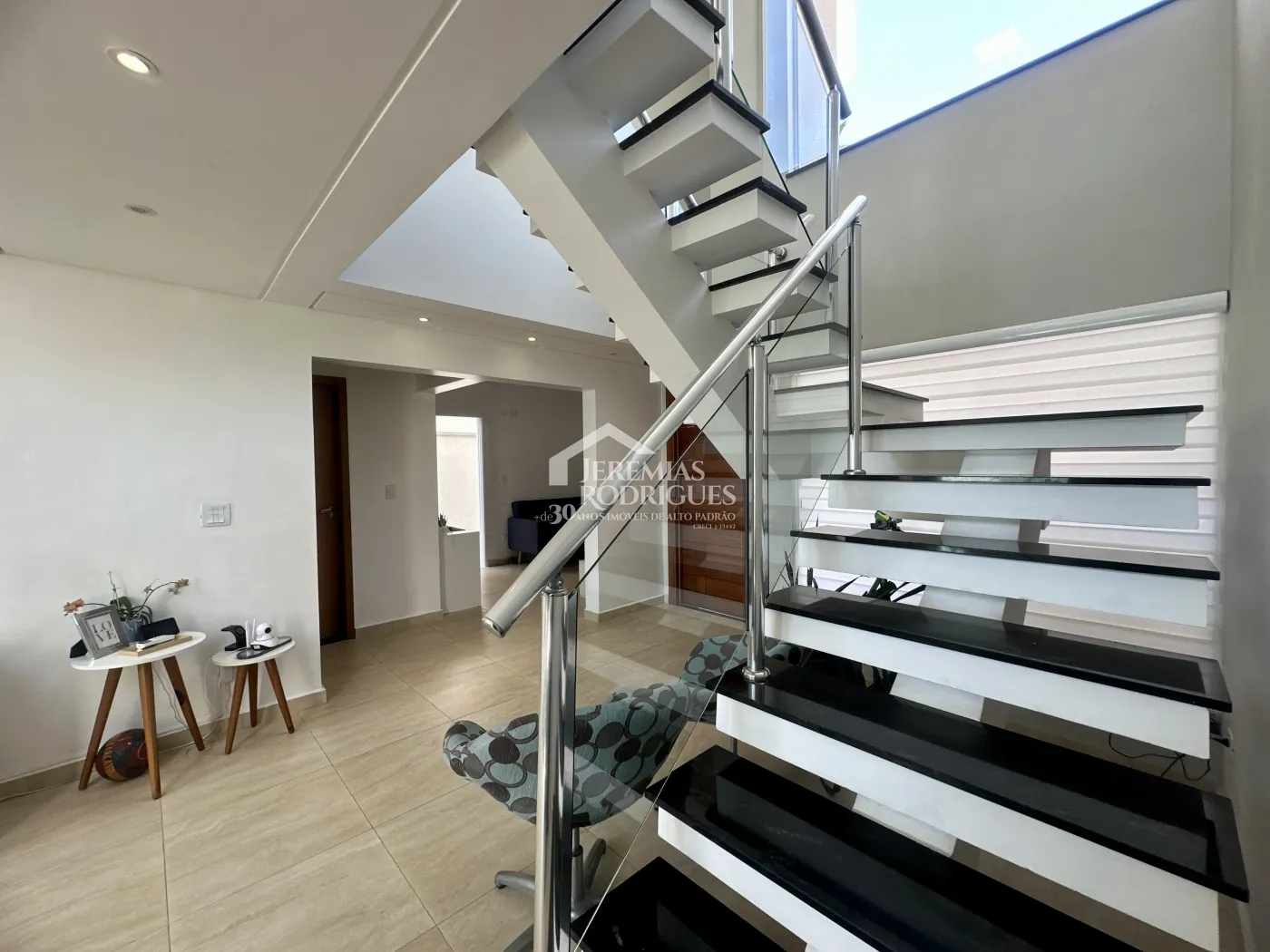 Casa para venda e locação com 3 dormitórios no Condomínio Tecoara em Taubaté/SP.