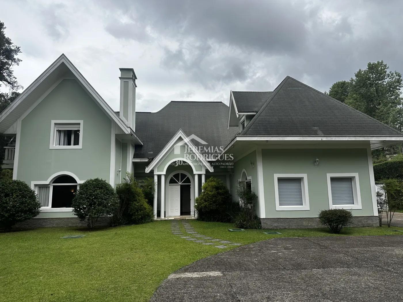 Casa à venda no Condomínio Vila Simonsen em Campos do Jordão/SP