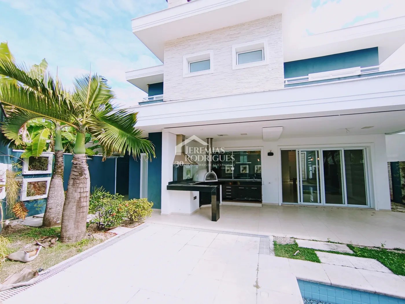 Casa para venda e locação com 4 suítes no Condomínio Taubaté Village em Taubaté/SP.