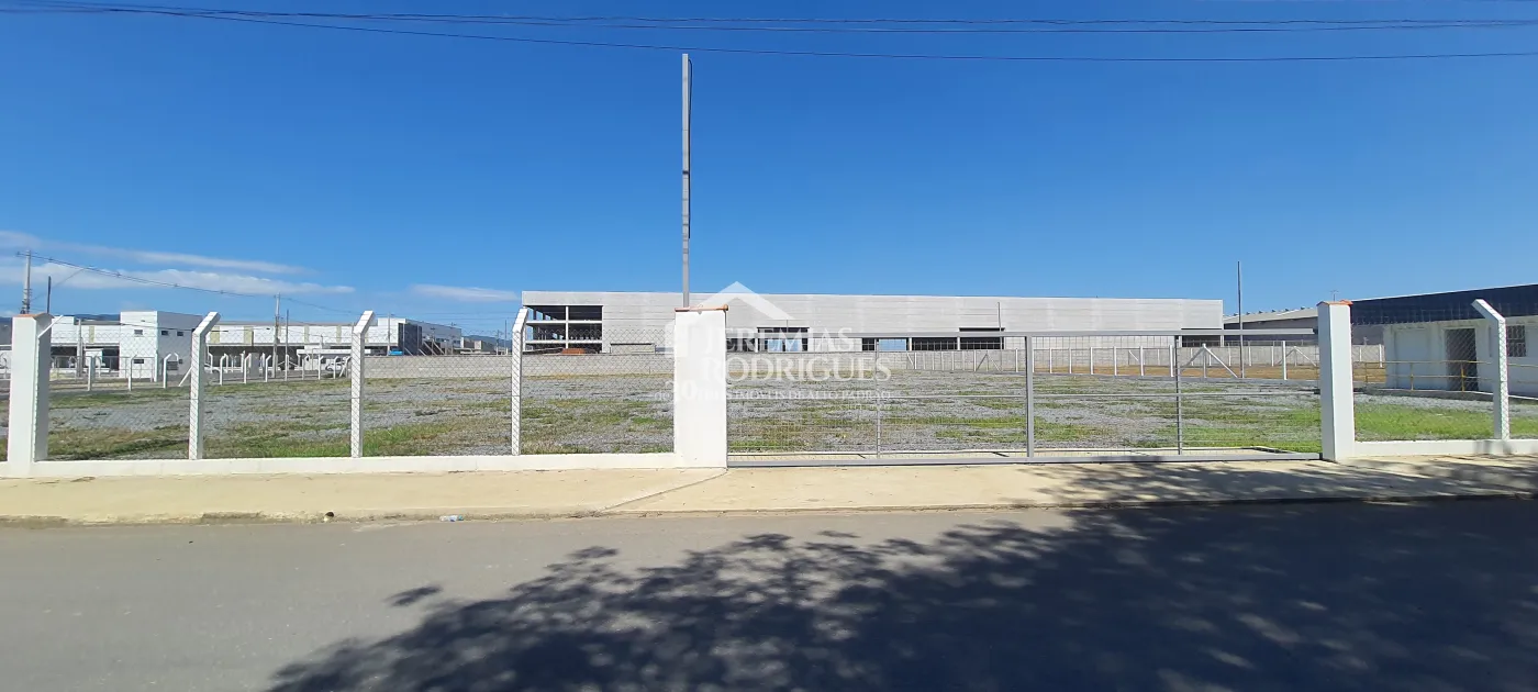Terreno comercial para venda e locação com 3.657 m² no bairro Feital em Pindamonhangaba/SP
