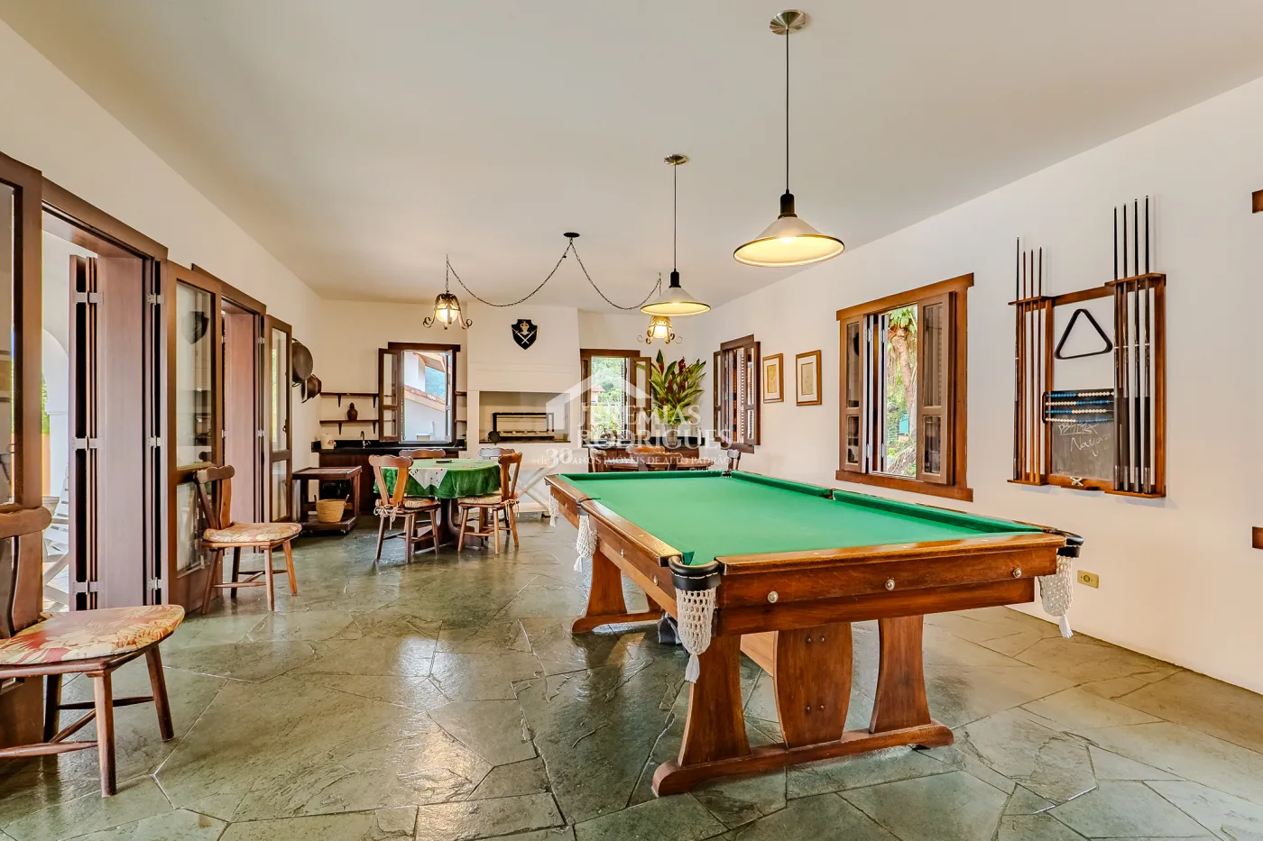 Mansão à venda com 7suítes no Condomínio Santa Rita em Ubatuba/SP.