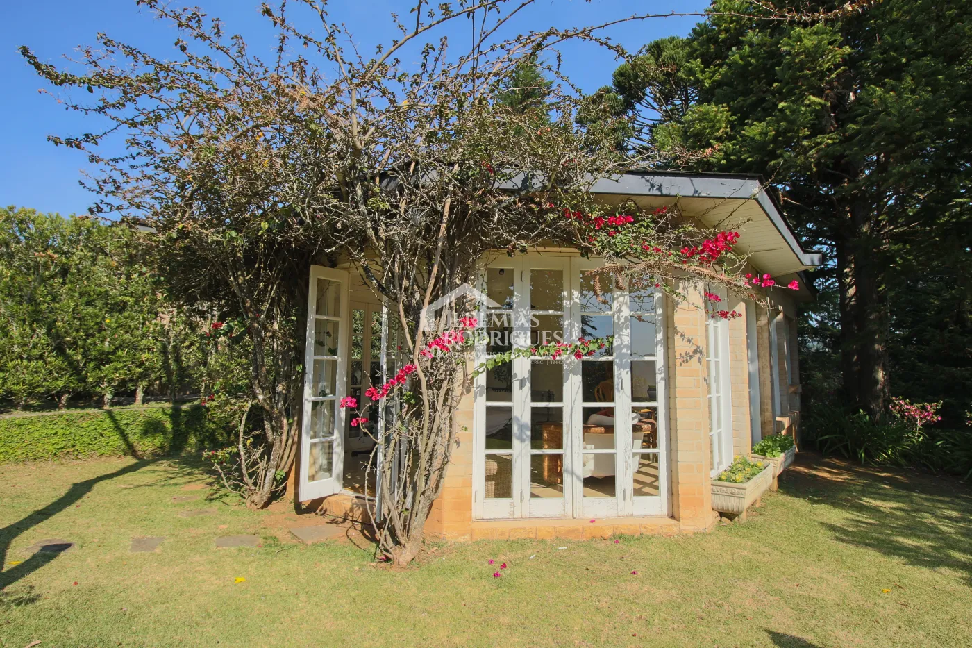 Sobrado com 6 suítes, 615 m² - Vila Inglesa - Campos do Jordão/SP.