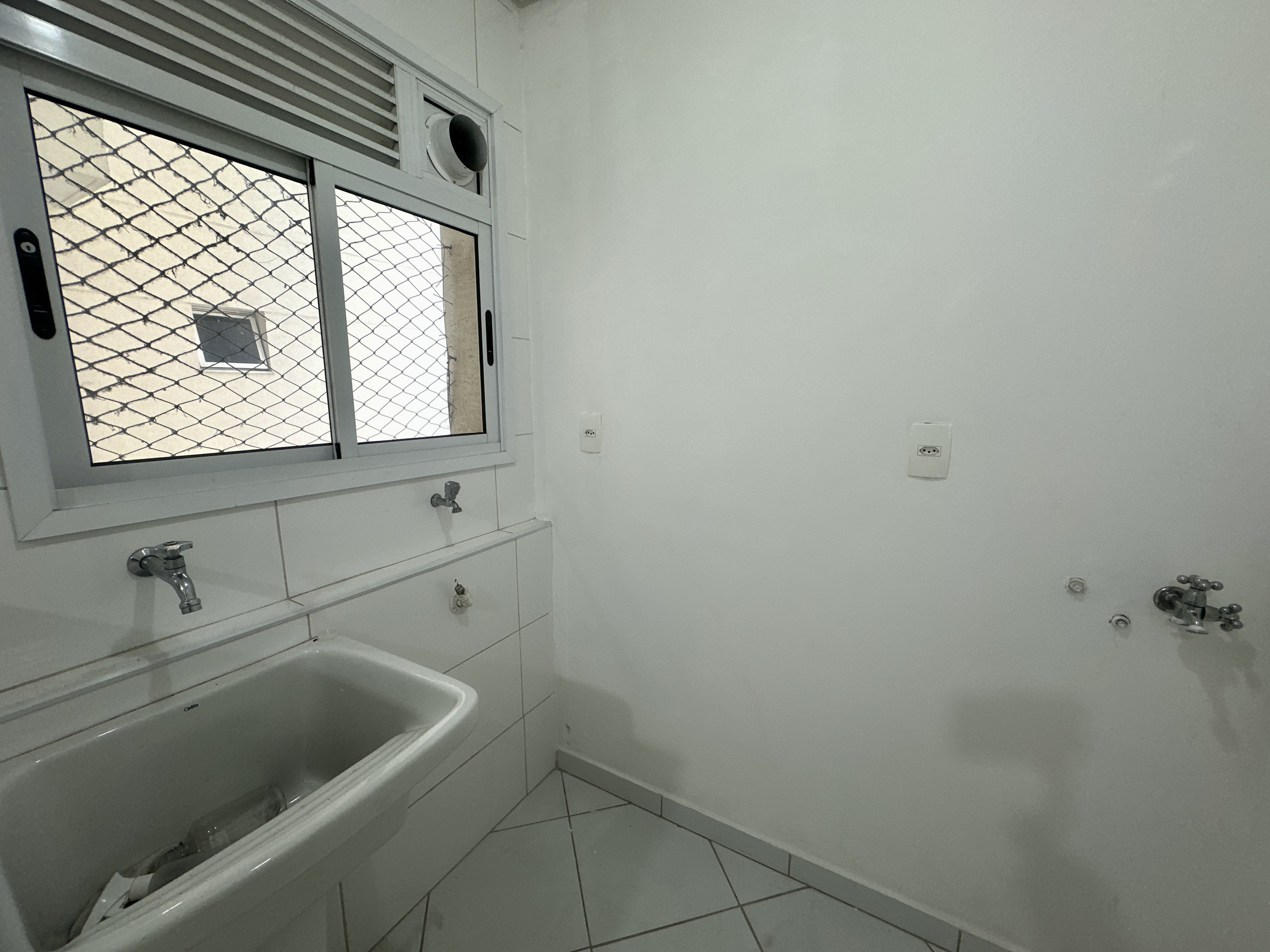 Apartamento para locação com 2 dormitórios, 75 m² no Edifício Camburi em Taubaté/SP