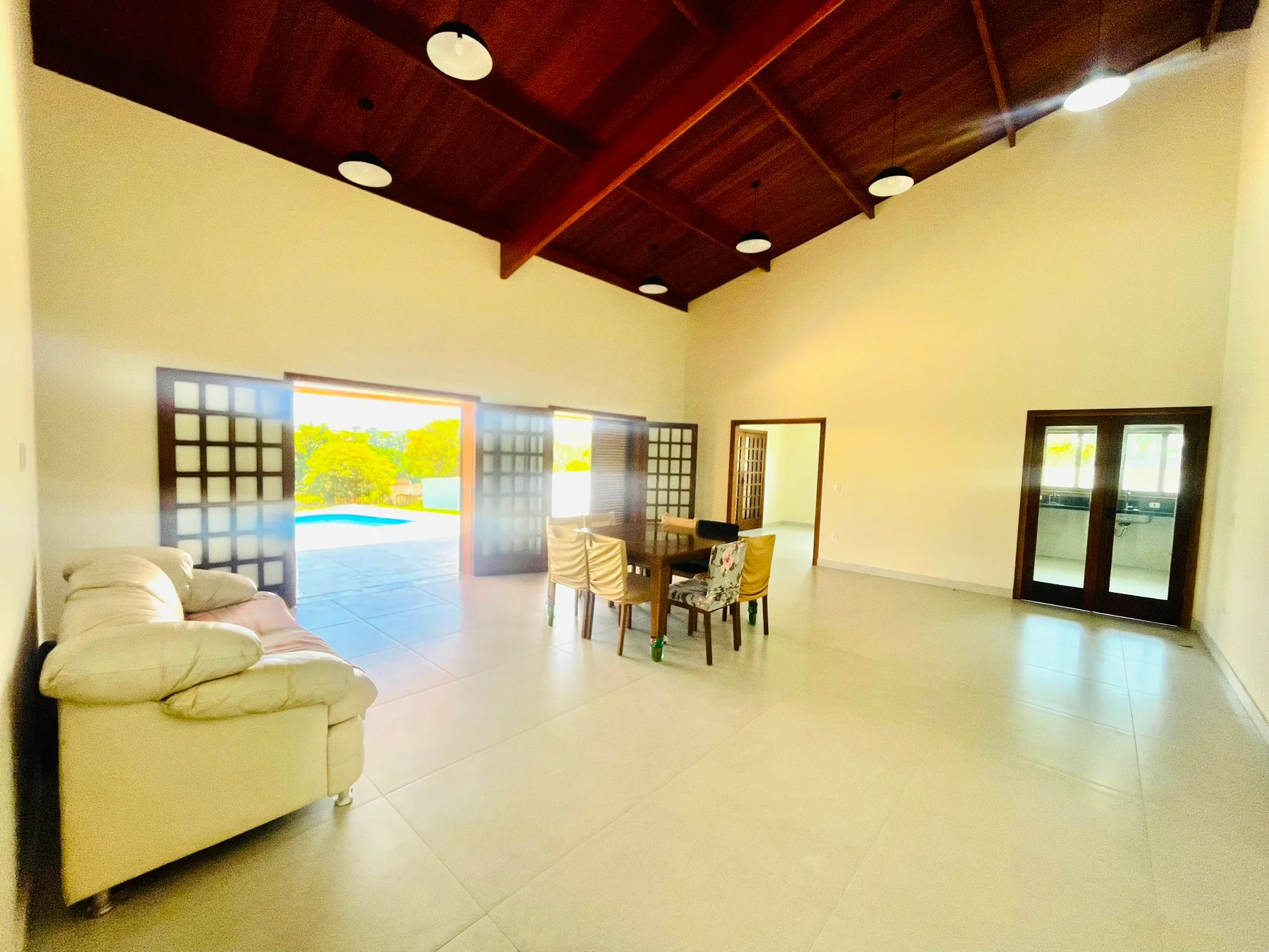 Casa à venda com 4 dormitórios no Condomínio Chácaras Cataguá em Taubaté/SP