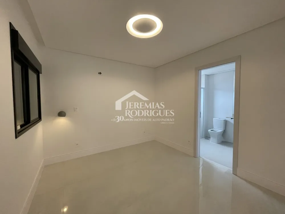 Apartamento com 3 suítes, 211 m² no Edifício Europa em Taubaté/SP