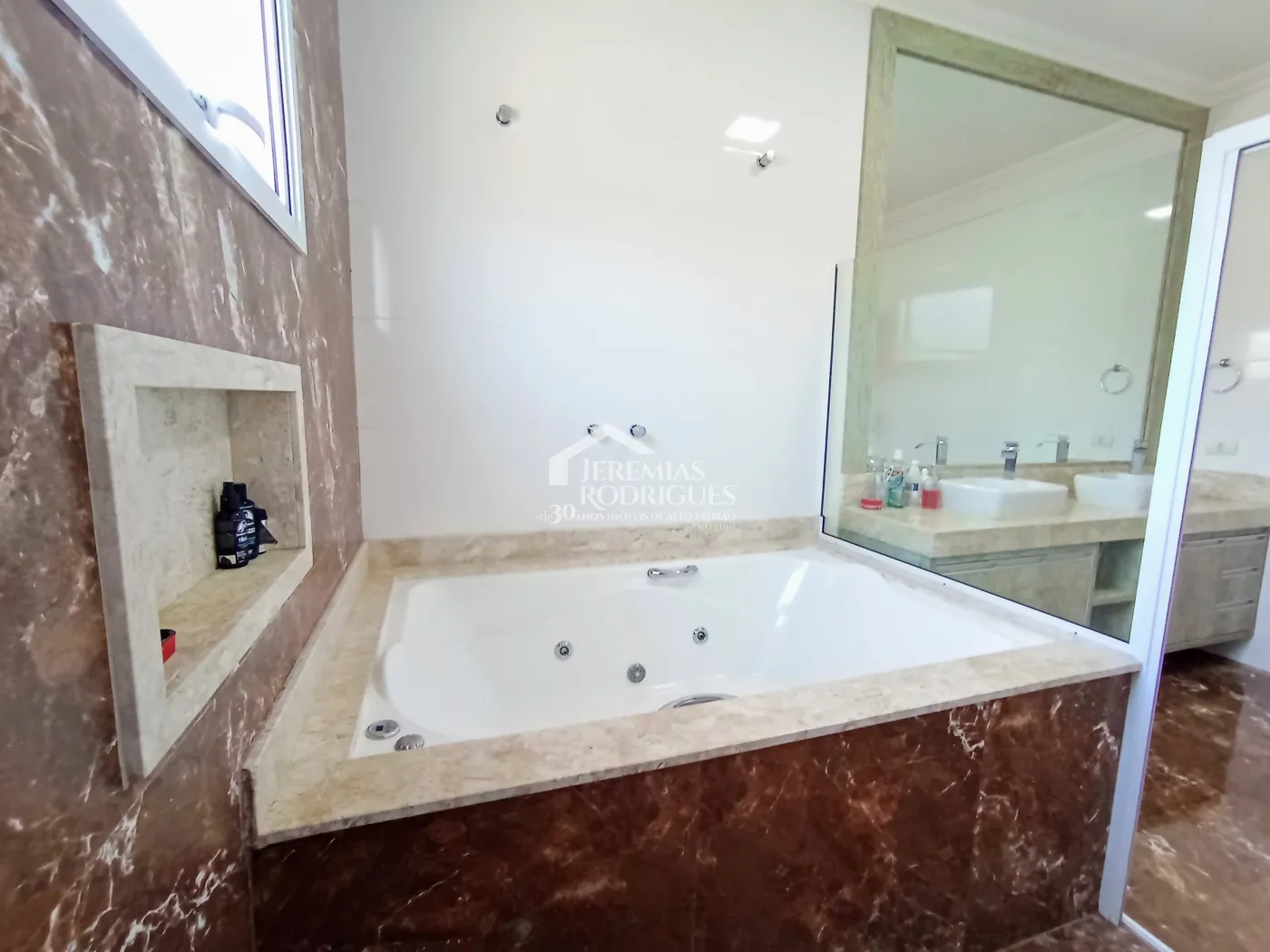 Casa para venda com 3 dormitórios no Condomínio Residencial Tecoara em Taubaté/SP