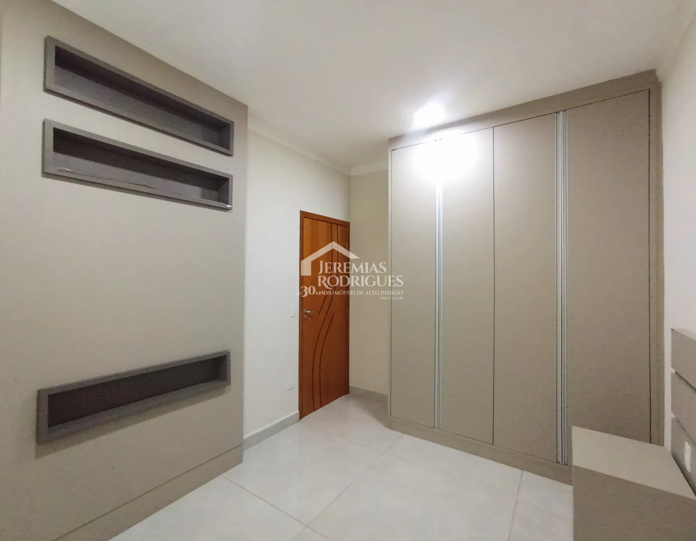 Casa para venda e locação com 3 dormitórios, no Condomínio Campos do Conde II em Tremembé/SP.