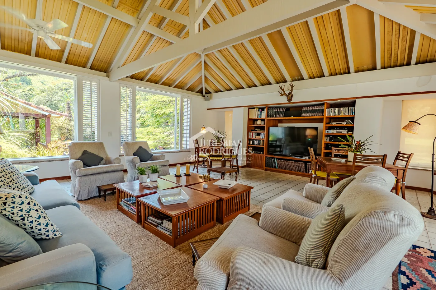 Fazenda à venda com 3.389.000,00 m² em Piraí/RJ.