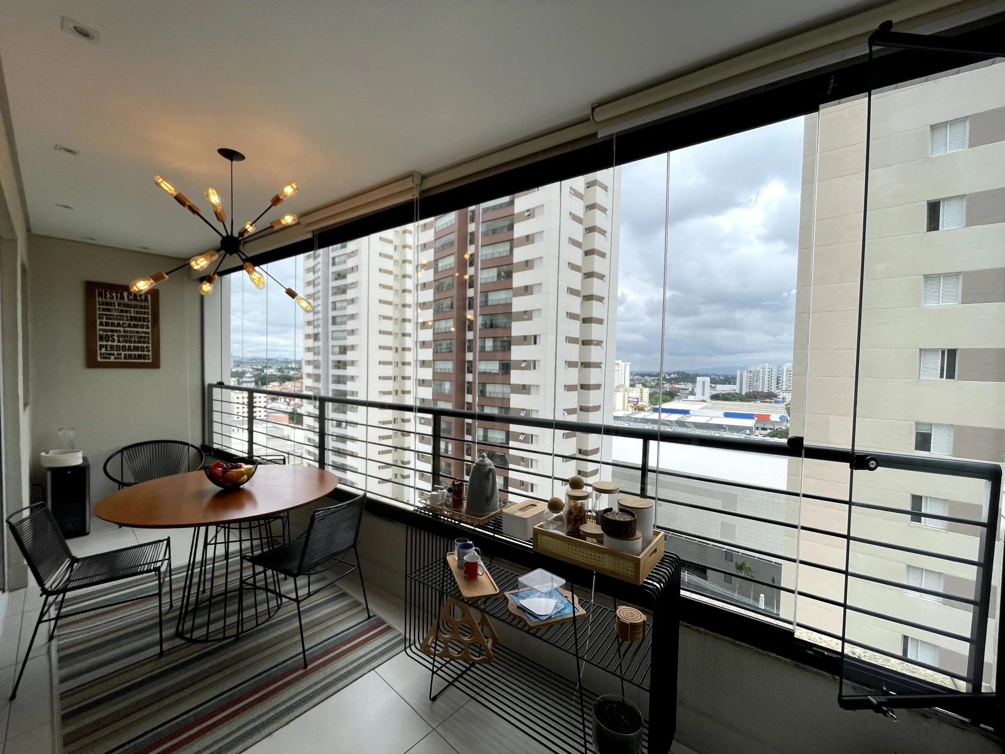 Apartamento à venda com 3 suítes no Condomínio Renaissance em Taubaté/SP. 