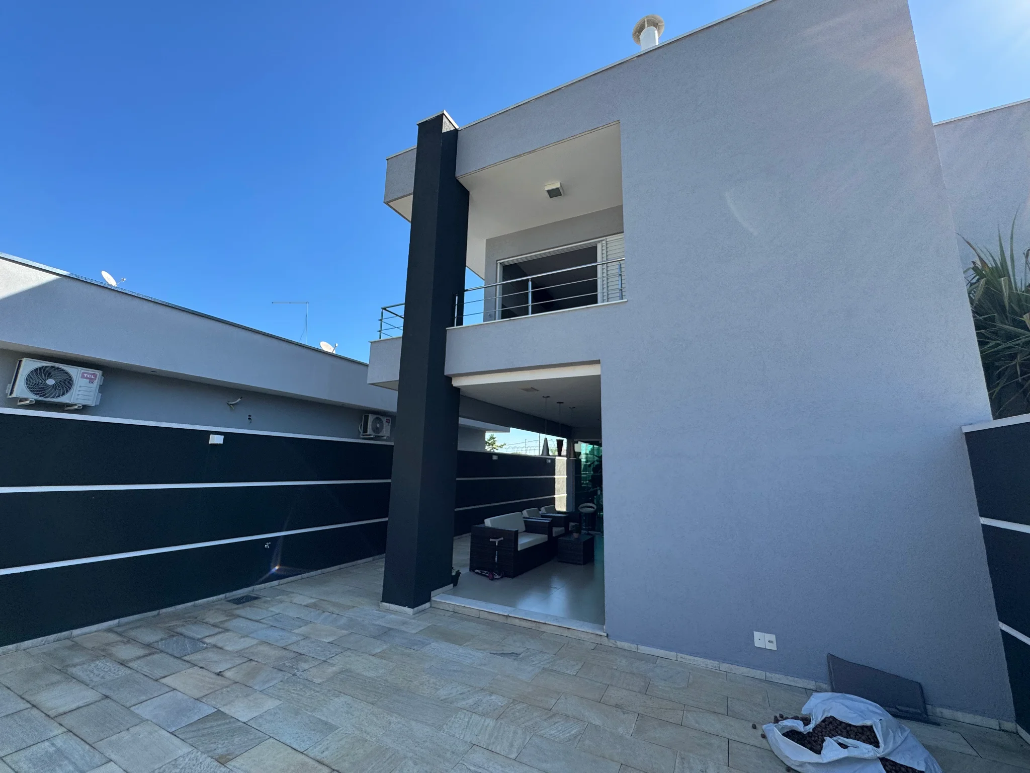 Casa para venda e locação com 3 dormitórios no Condomínio Campos do Conde III em Tremembé/SP.