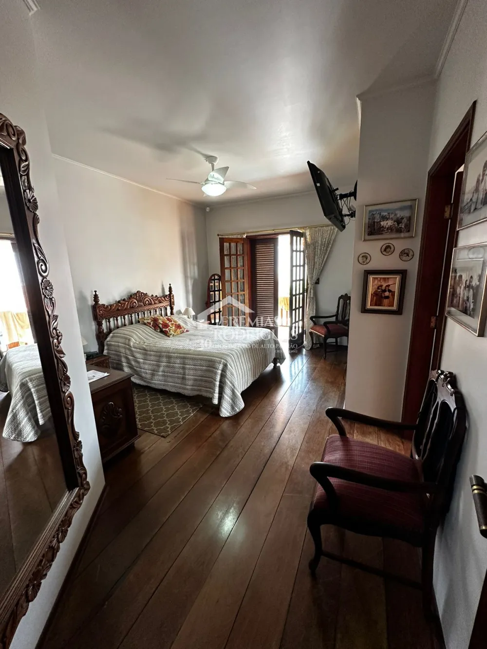 Casa à venda com 6 dormitórios no bairro Jardim das Nações em Taubaté/SP.