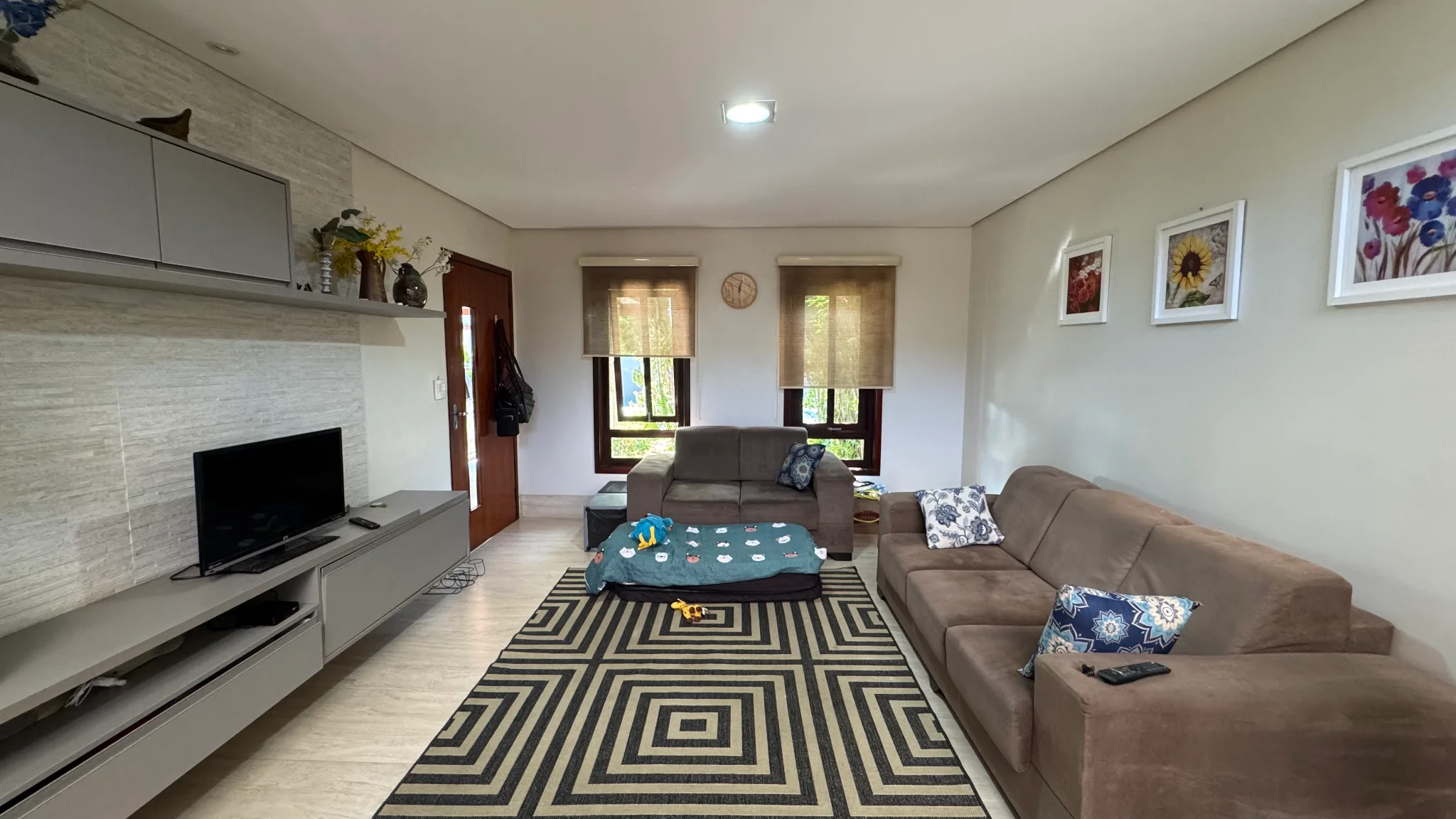 Casa e terreno á venda no Condomínio Campos do Conde III em Tremembé/SP.