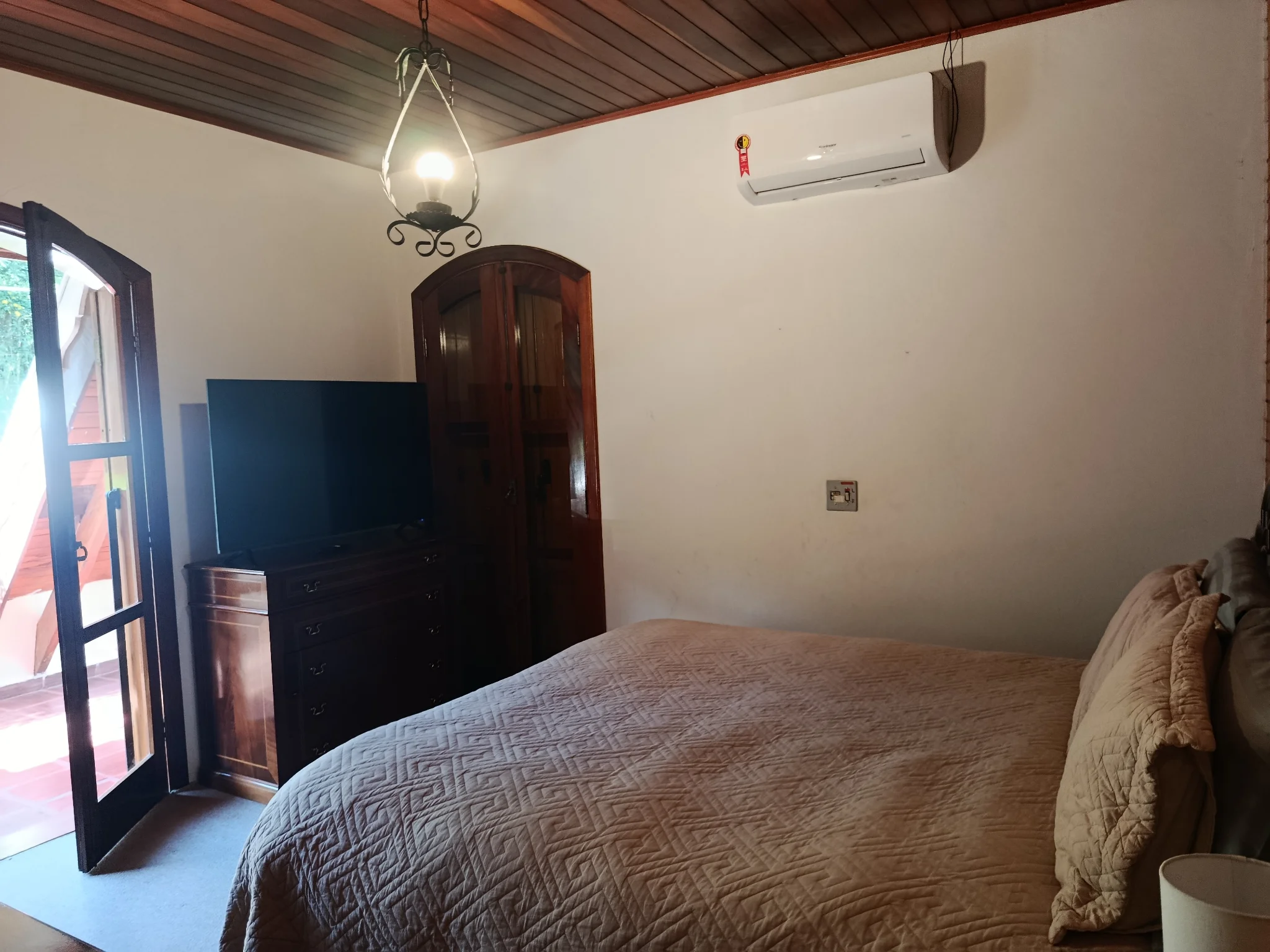 Casa à venda com 4 suítes no Alto do Capivari em Campos do Jordão/SP.
