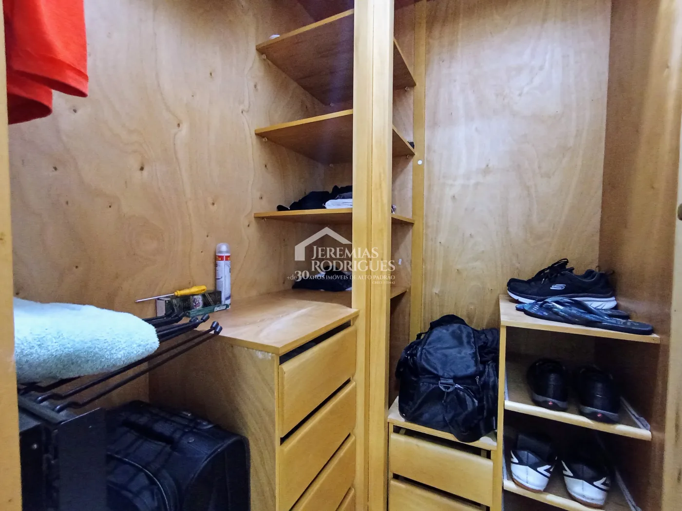 Apartamento para venda com 2 suítes no Edifício Rosa Abirached em Taubaté/SP