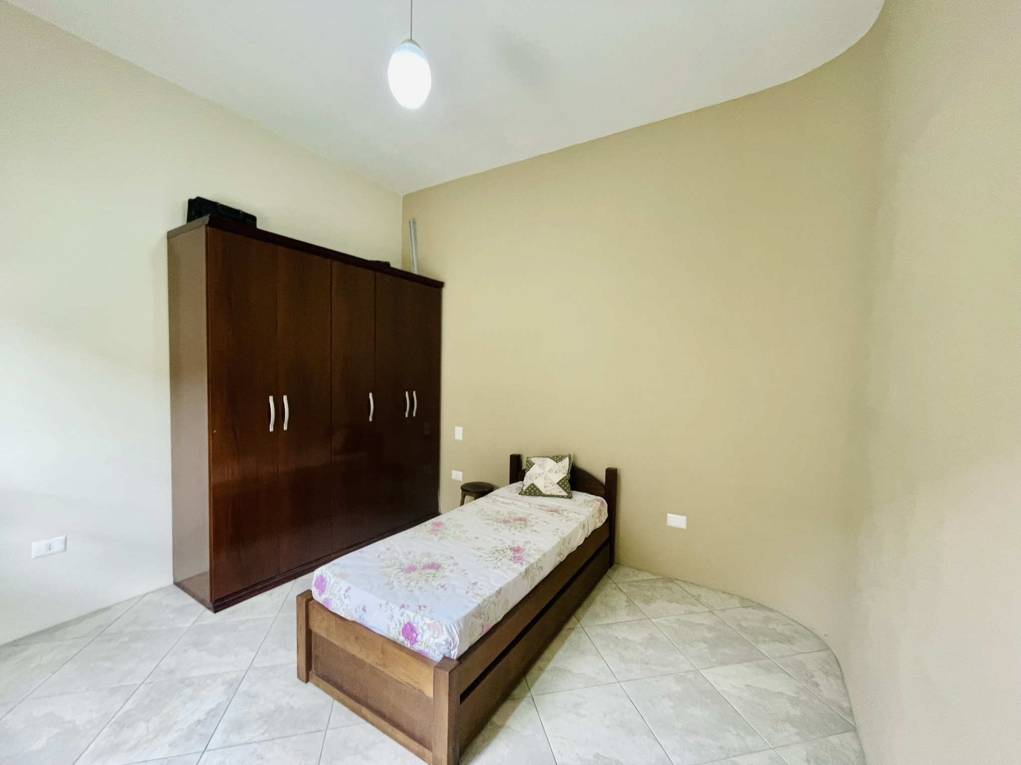 Casa à venda com 4 dormitórios no Condomínio Jardim das Hortênsias em Taubaté/SP.