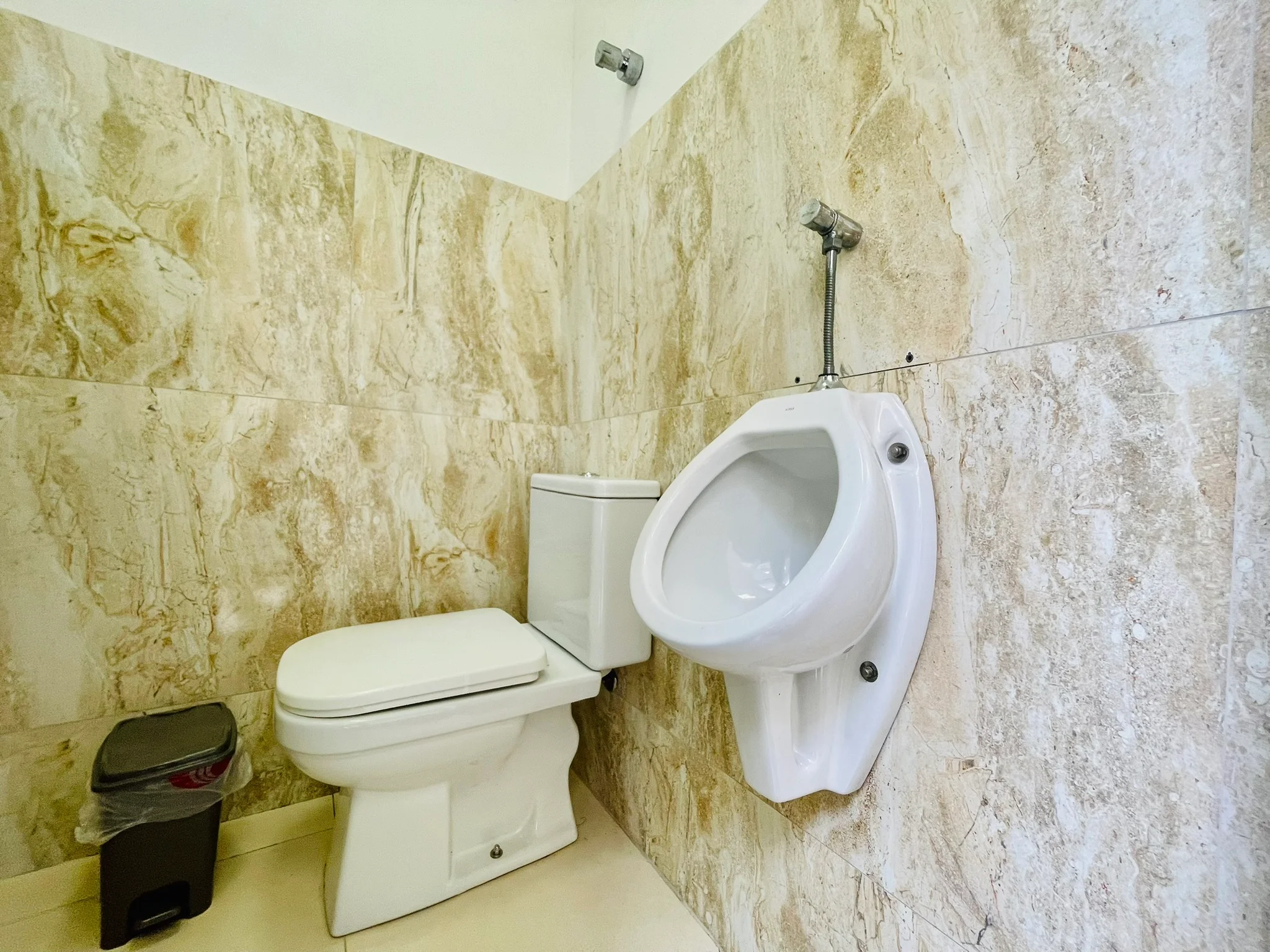 Casa à venda com 3 dormitórios no Condomínio Parque das Araucárias em Tremembé/SP. 