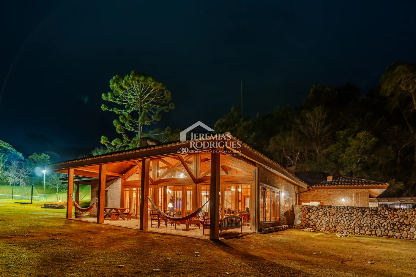 Casa de Campo à venda com 5 suítes no bairro Reinópolis em Santo Antônio do Pinhal/SP