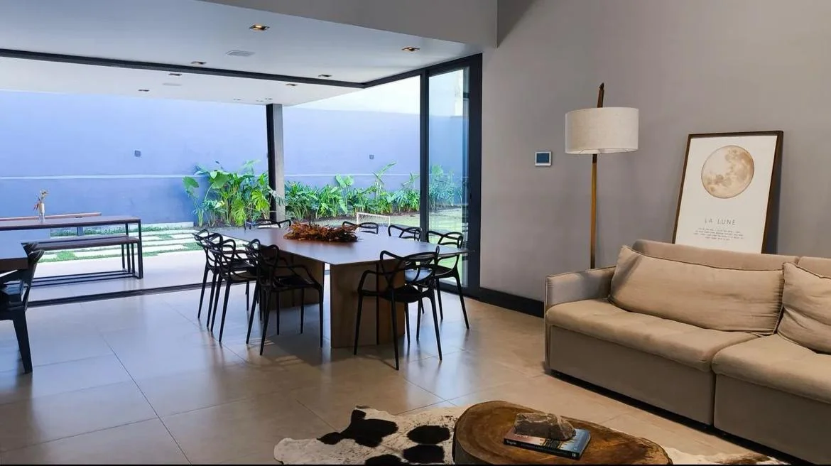 Casa com 3 dormitórios no Condomínio Santa Helena em Caçapava/SP.