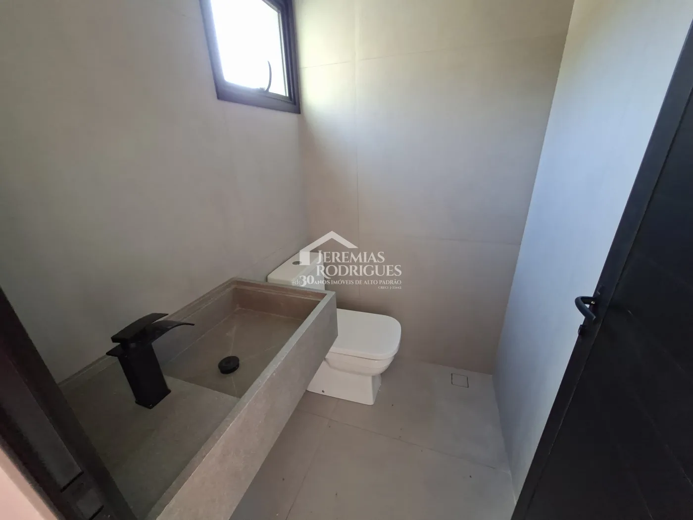 Casa à venda com 4 dormitórios, no Condomínio Parque da Mantiqueira em Santo Antônio do Pinhal/SP.