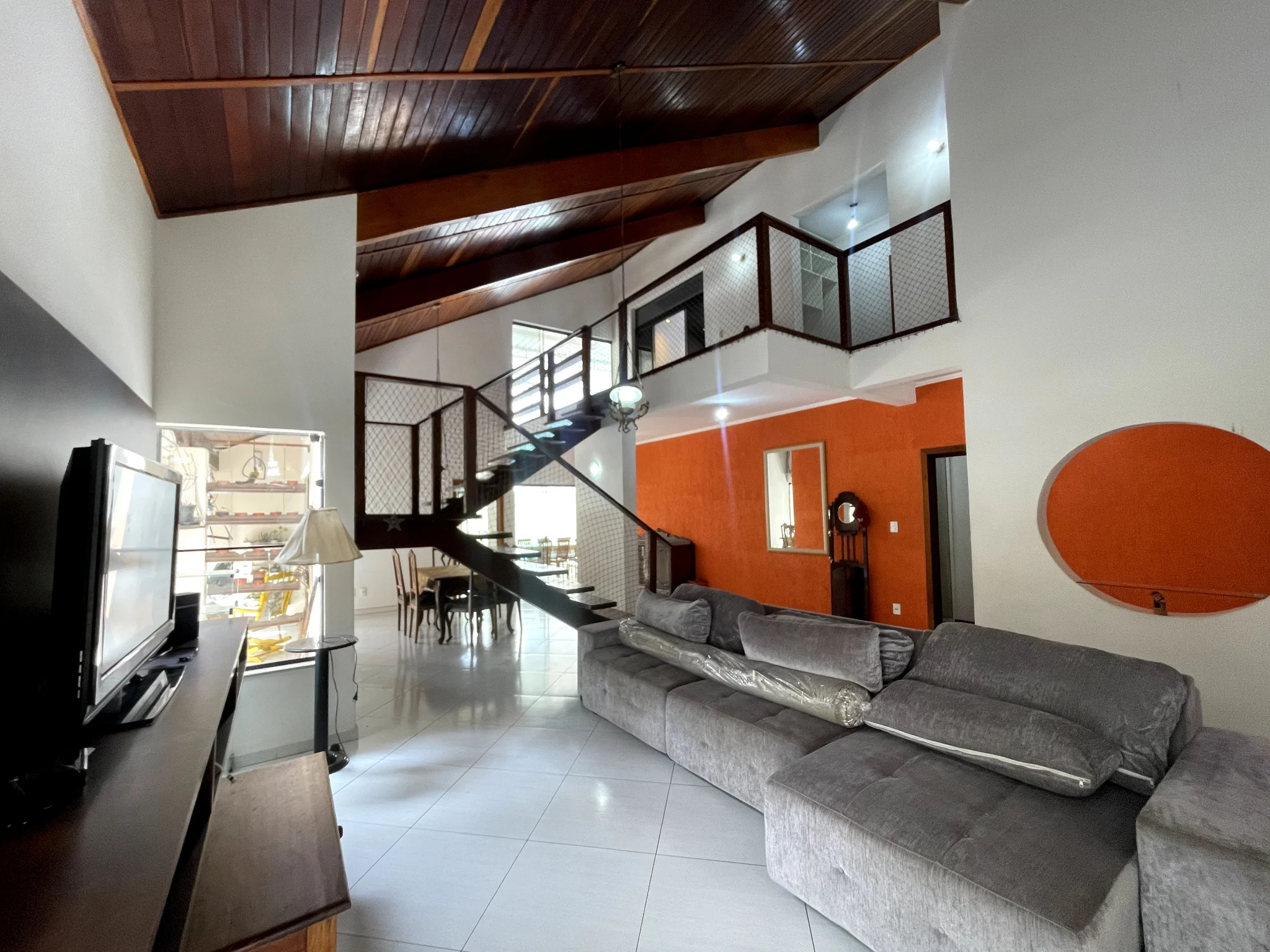 Casa à venda com 4 dormitórios no Condomínio Real Ville em Pindamonhangaba/SP. 