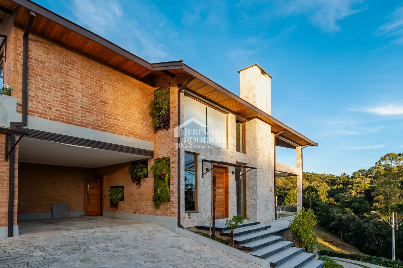 Casa com 4 suítes no condomínio Reserva Figueiredo em Campos do Jordão/SP