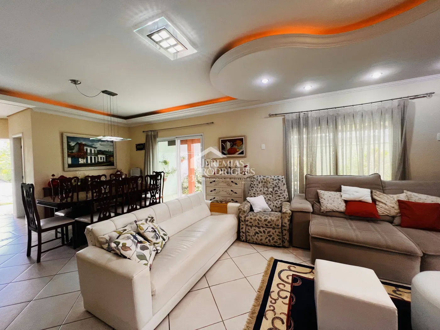 Casa com 4 dormitórios, 305 m² - Condomínio Taubaté Village - Taubaté/SP.