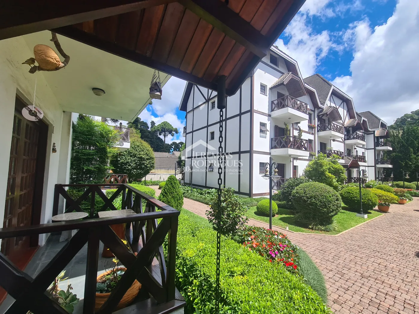 Apartamento para venda com 3 dormitórios no Condomínio Velden Village em Campos do Jordão/SP