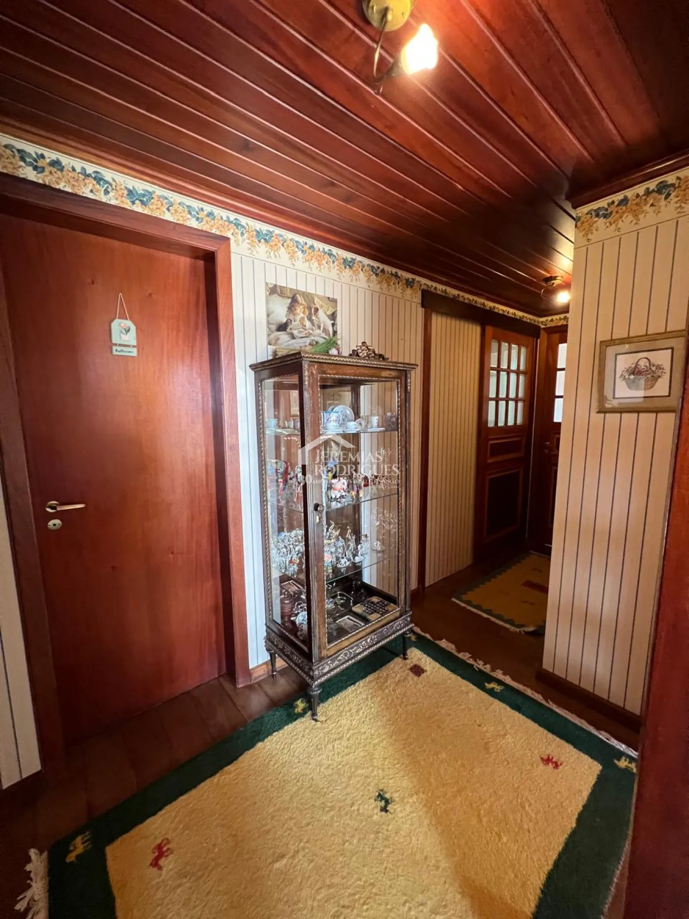 Apartamento à venda com 4 dormitórios, 324m² no Condomínio Le Bourg Saint Maurice em Campos do Jordão/SP.