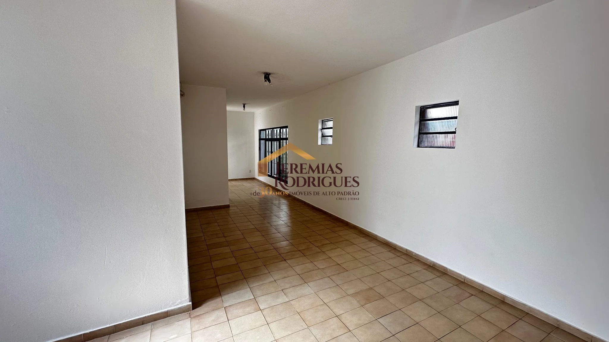 Casa para locação no centro em Pindamonhangaba/SP. - foto 3