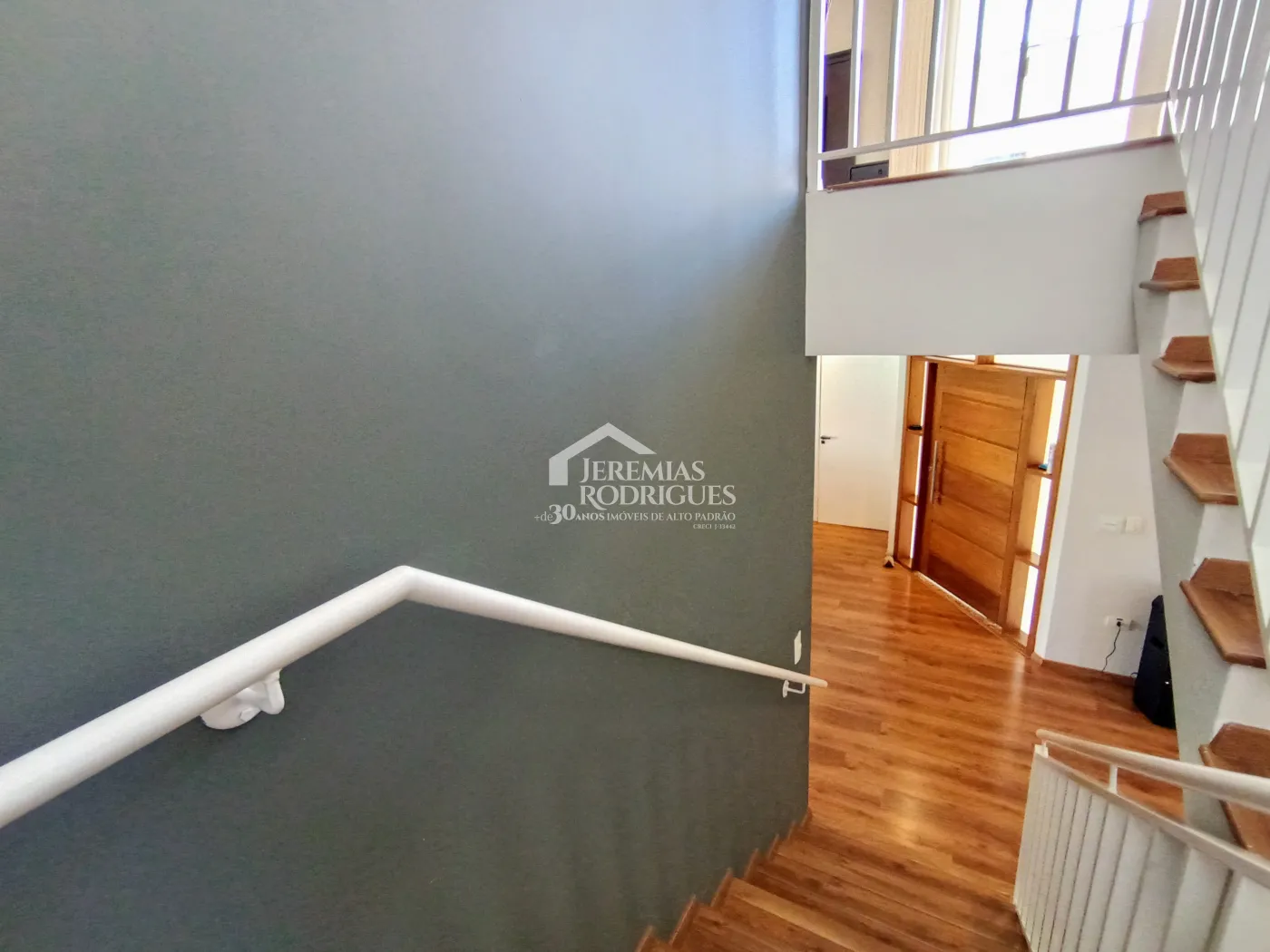 Casa à venda com 3 suítes no Condomínio Reserva dos Lagos em Pindamonhangaba/SP.