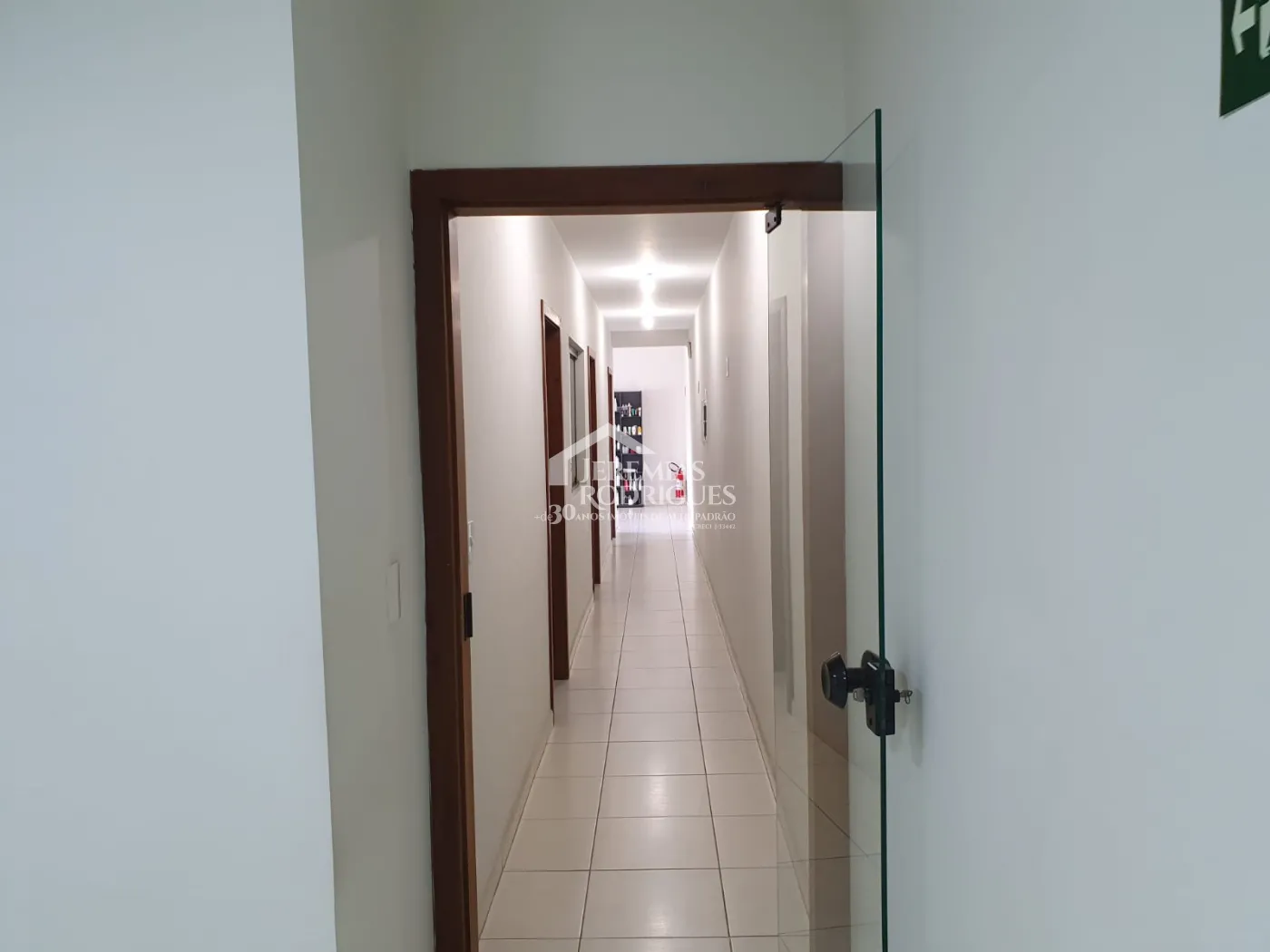 Galpão à venda no bairro Jardim Jaraguá em Taubaté/SP.