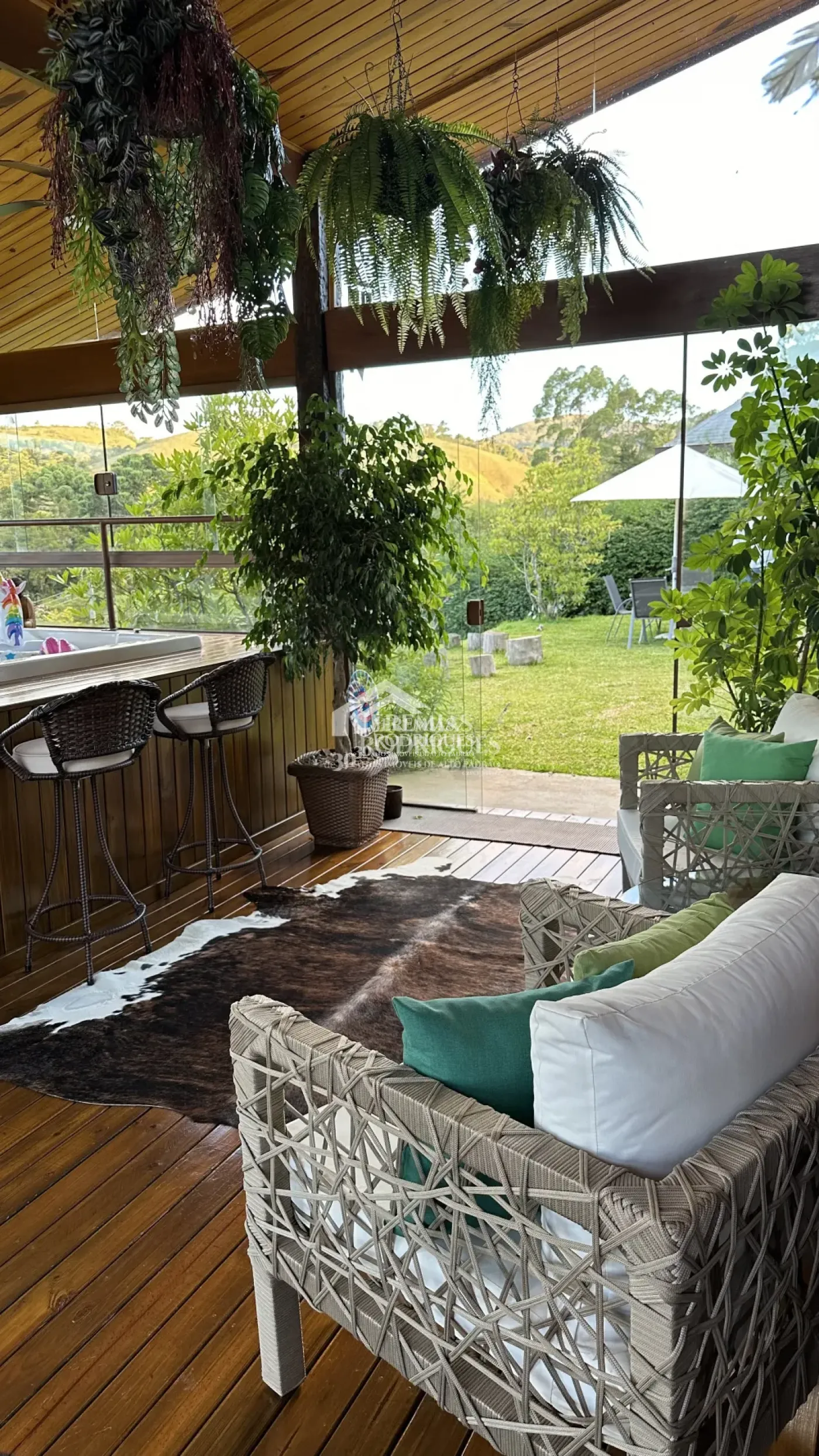 Casa à venda com 5 suítes no bairro Nova Capivari em Campos do Jordão/SP