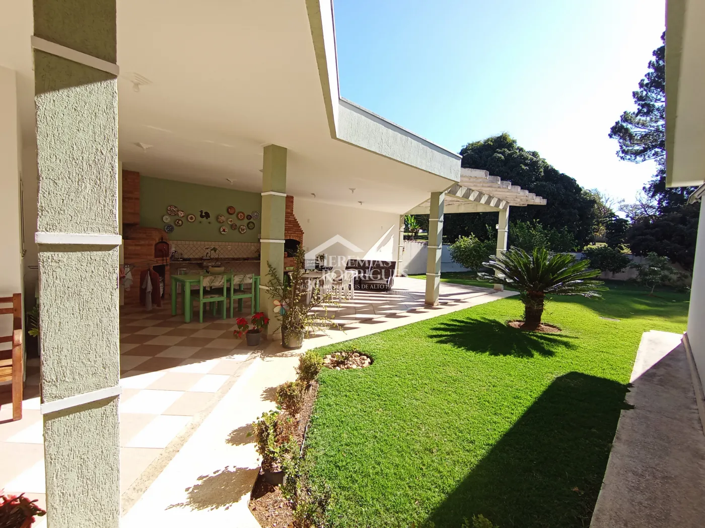 Casa à venda com 4 dormitórios no Condomínio Village Paineiras em Pindamonhangaba/SP