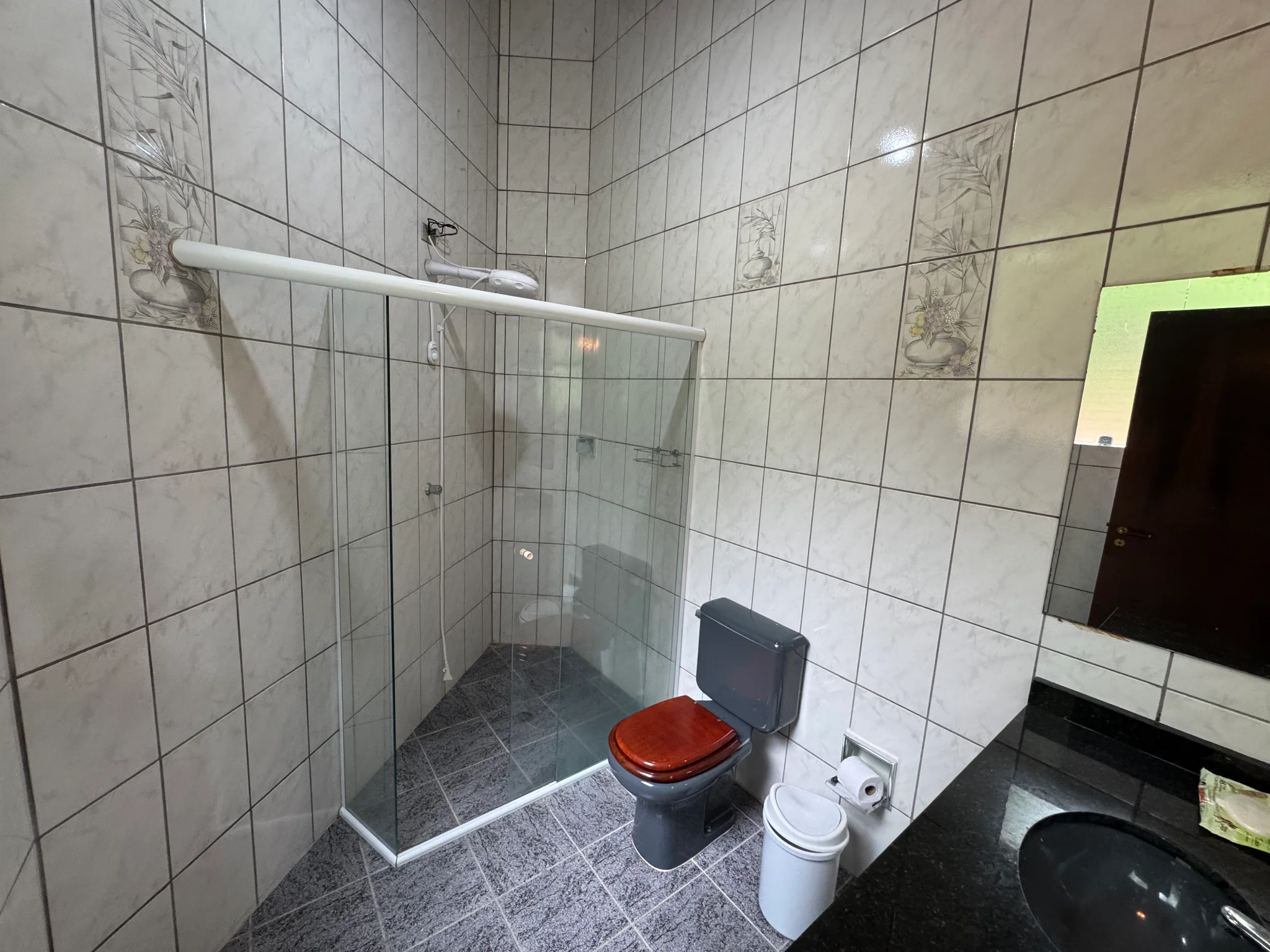 Casa à venda com 5 dormitórios no Condomínio Ponta das Toninhas em Ubatuba/SP. 