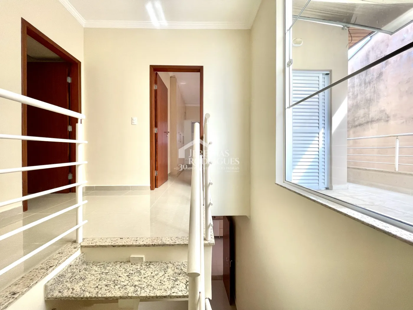 Casa para locação com 3 suítes no Condomínio Campos do Conde III em Tremembé/SP. 