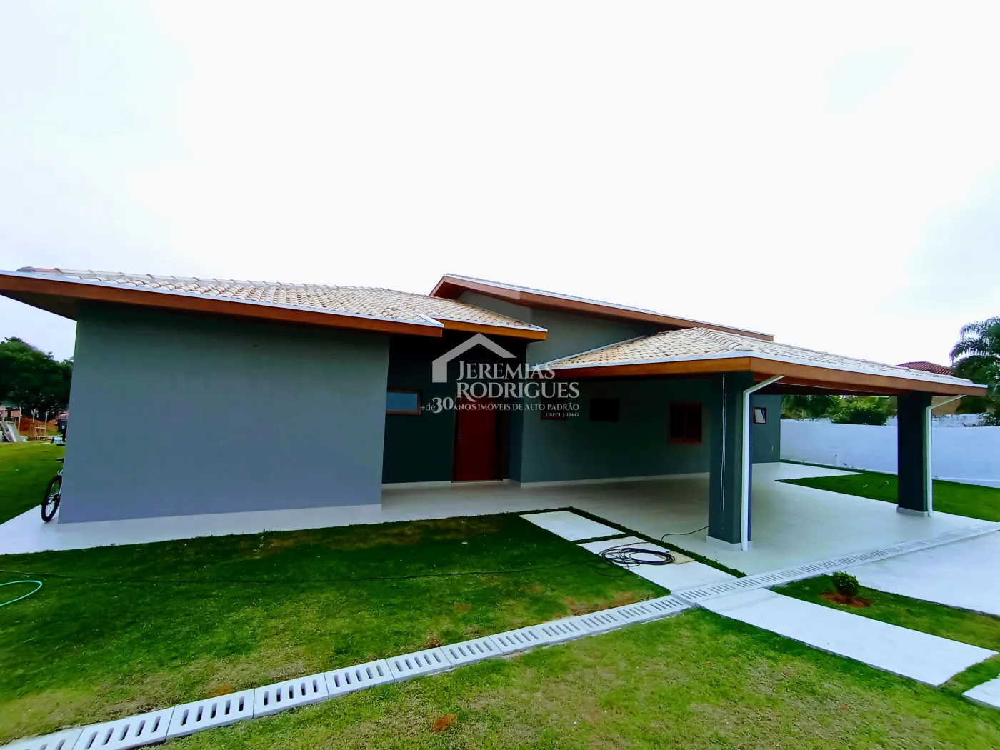 Casa à venda com 4 dormitórios no Condomínio Chácaras Cataguá em Taubaté/SP