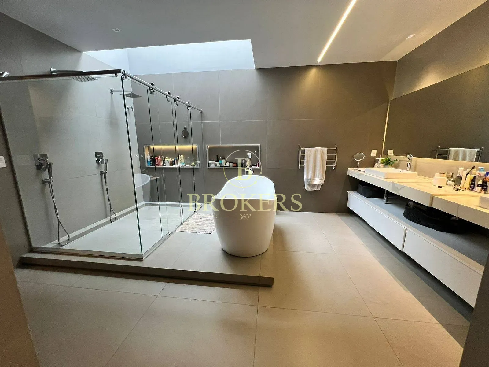 Moderna e sofisticada: Casa triplex no Alphaville com elevador, 5 suítes e terraço panorâmico por R — foto 23