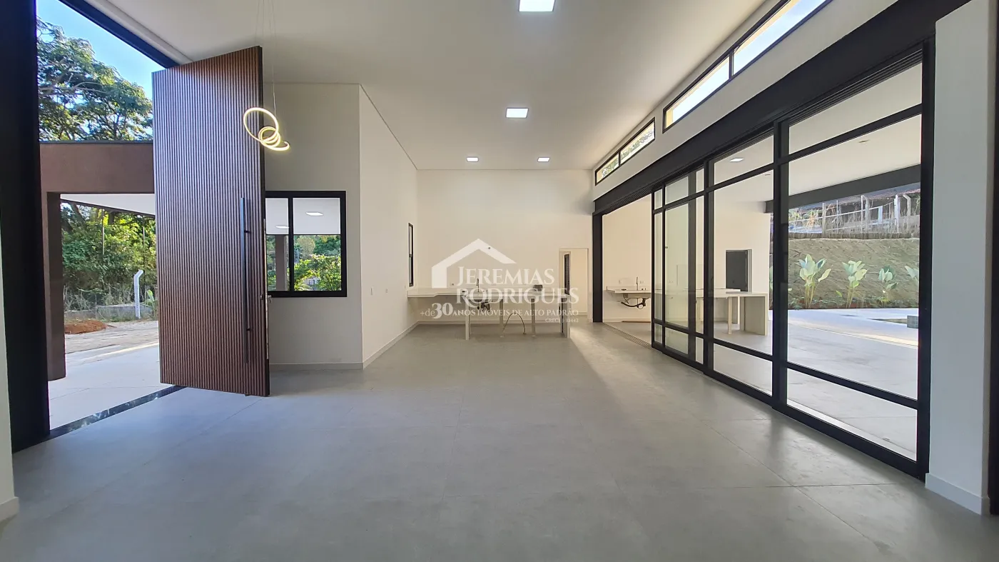 Casa à venda com 3 suítes no Condomínio Chácaras Cataguá em Taubaté/SP.